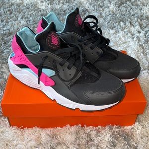 Nike Air Huarache Run- men size 11.5- NEW!